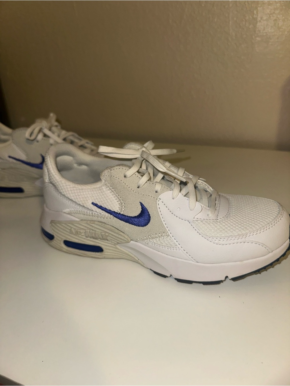Nike women’s Nike Air Max Excee White and Casual Sneakers size 8 - Picture 4 of 8